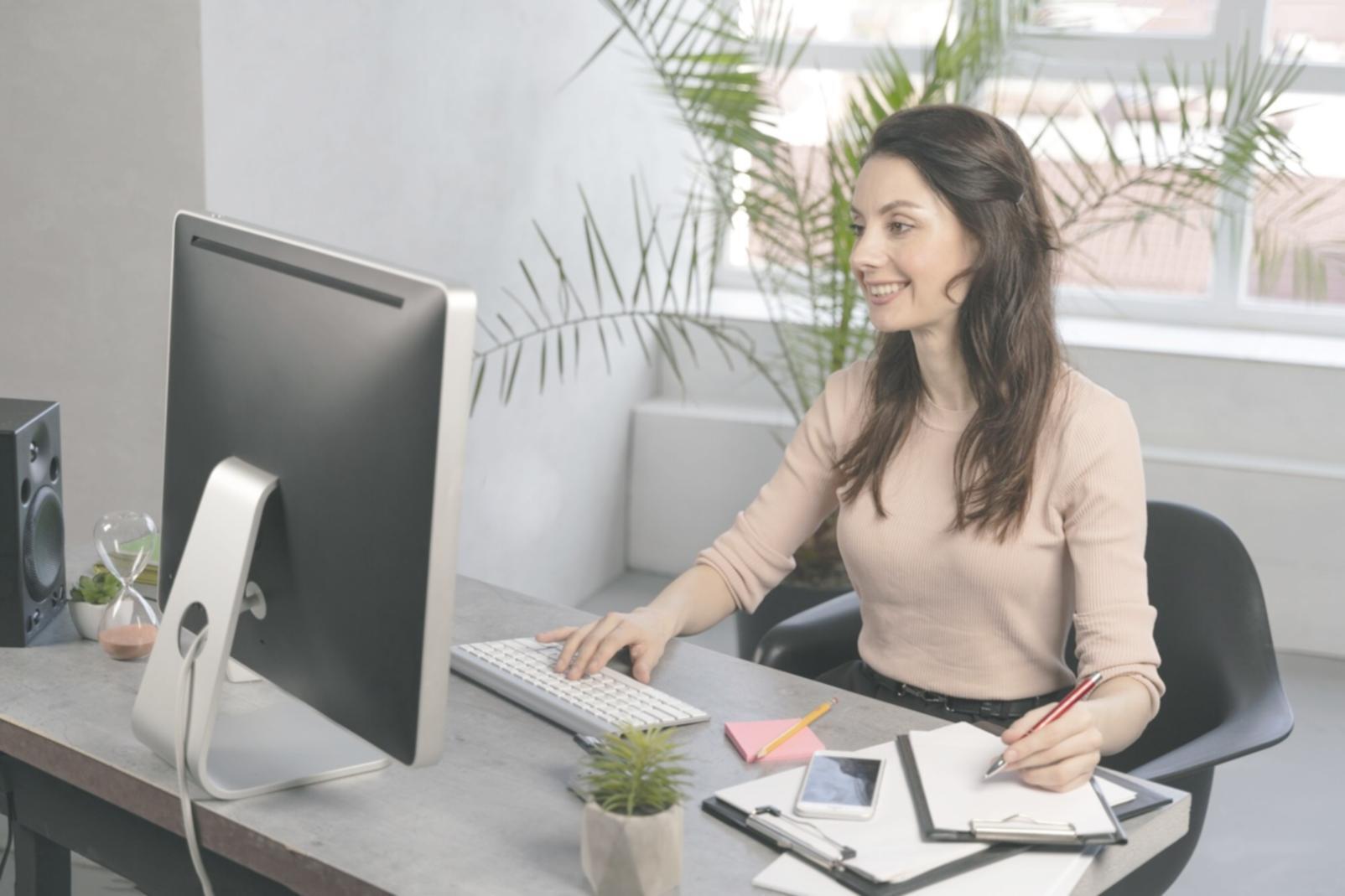 Команда Skillshiva Pro за работой над финансовыми решениями